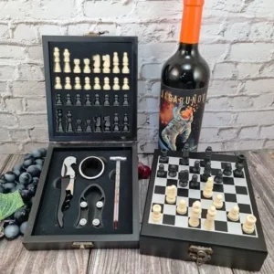 Set de 4 Accesorios para Vino c/Juego de Ajedrez
